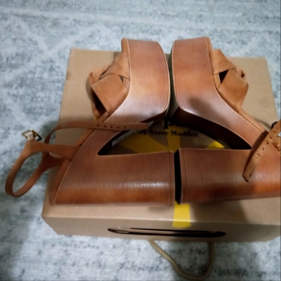 Cool planet by Steve Madden platform heel - Picture 4 of 4